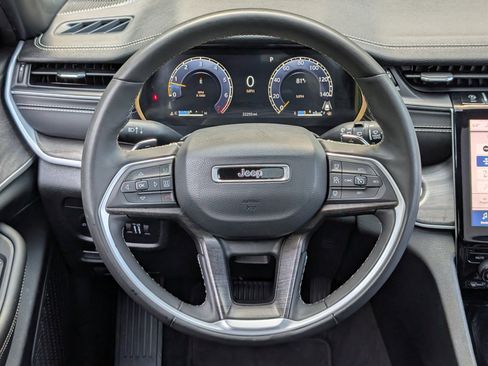 Used 2024 Jeep Grand Cherokee Limited w/ Black Appearance Package RWD image 24