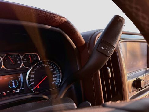Used 2018 Chevrolet Silverado 1500 High Country AWD/4WD image 16