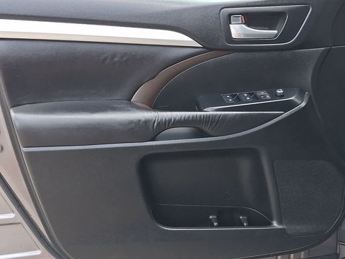 Used 2016 Toyota Highlander XLE AWD/4WD image 15