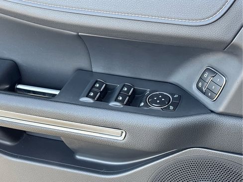 Used 2023 Ford Expedition XLT image 28