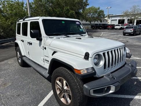 Used 2019 Jeep Wrangler Unlimited Sahara AWD/4WD image 3