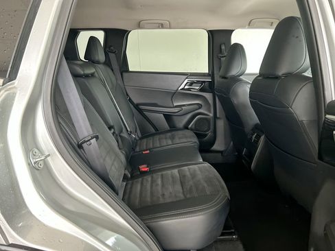 Used 2024 Mitsubishi Outlander SE FWD image 35