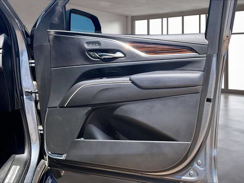 Used 2021 Cadillac Escalade Premium Luxury AWD/4WD image 18