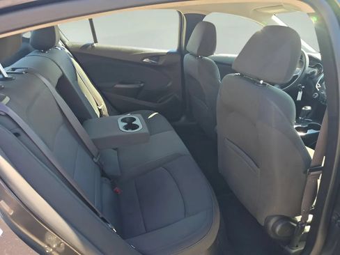 Used 2017 Chevrolet Cruze LT FWD image 19