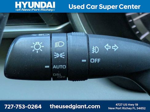 Used 2020 Toyota Highlander XLE FWD image 40