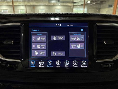Used 2019 Chrysler Pacifica Limited image 33