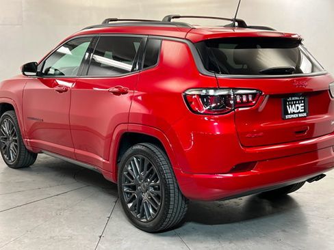 Used 2022 Jeep Compass Limited image 3