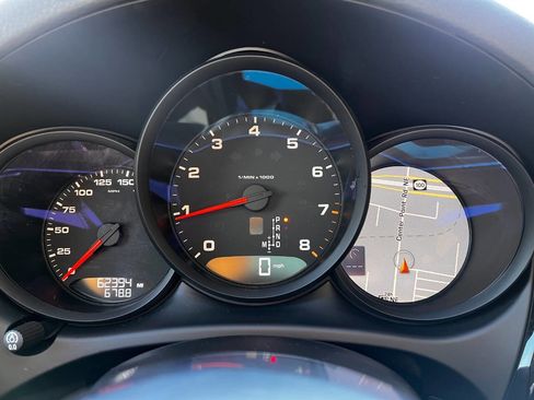 Used 2020 Porsche Macan Base AWD 4dr SUV image 11