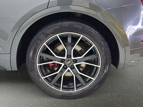 Used 2024 Audi SQ5 Prestige w/ Prestige Package image 32
