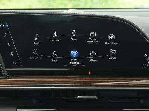 Used 2022 Cadillac Escalade Premium Luxury AWD/4WD image 14