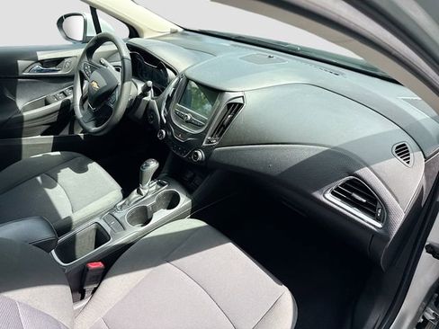 Used 2018 Chevrolet Cruze LT w/ Convenience Package FWD image 29