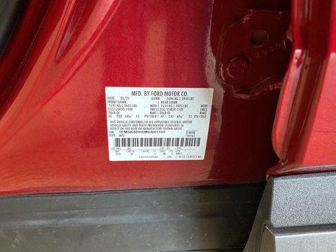 Used 2021 Ford Explorer XLT w/ Equipment Group 202A AWD/4WD image 30
