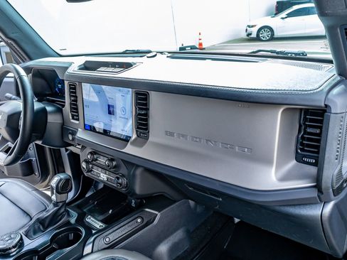 Used 2025 Ford Bronco Outer Banks AWD/4WD image 17