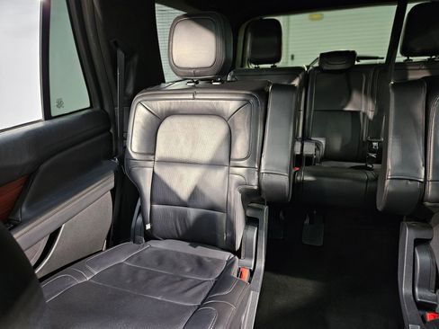 Used 2024 Lincoln Navigator Reserve image 12