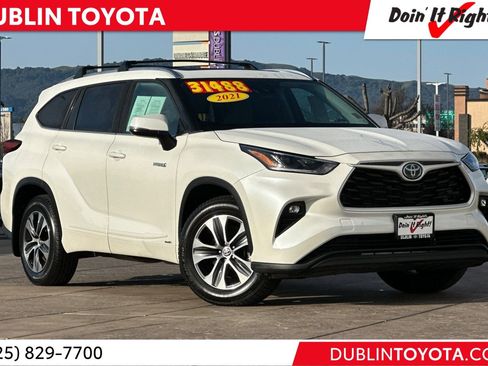 Certified 2021 Toyota Highlander XLE image 1