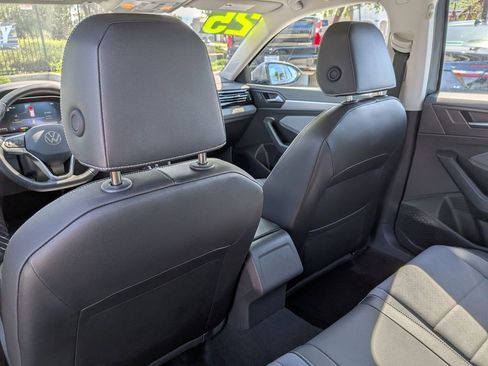 Used 2025 Volkswagen Jetta SE image 22