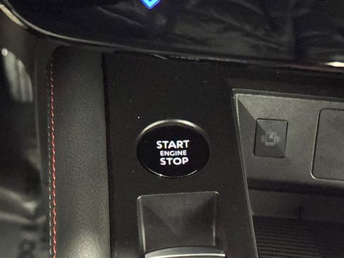 Used 2025 Nissan Kicks SR w/ SR Premium Package image 21