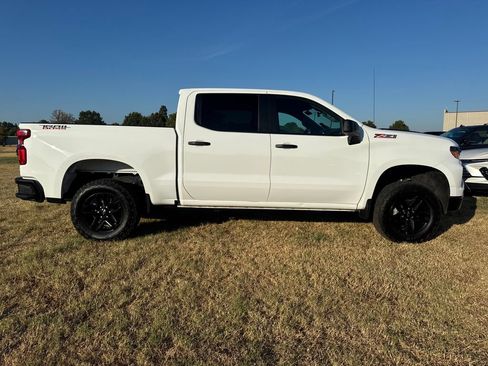 Used 2025 Chevrolet Silverado 1500 Custom Trail Boss AWD/4WD image 3