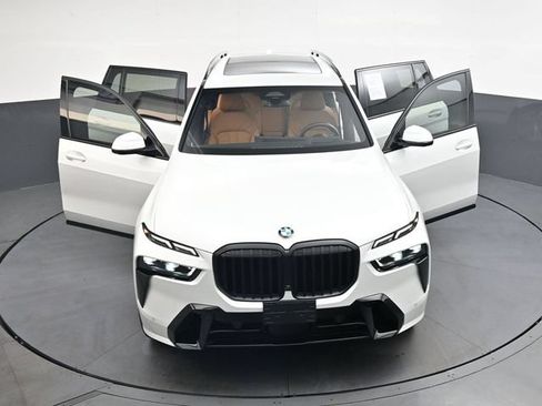 Used 2025 BMW X7 xDrive40i w/ M Sport Package AWD/4WD image 38