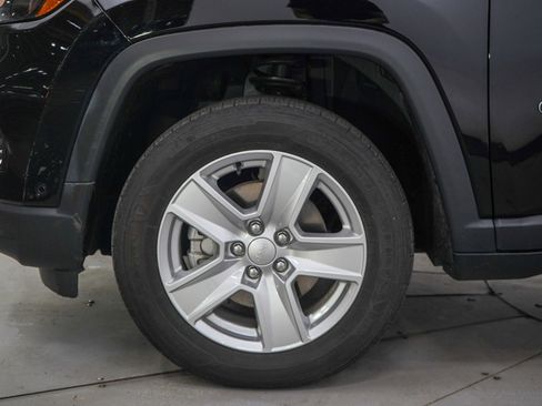 Used 2022 Jeep Compass Latitude w/ Convenience Group AWD/4WD image 28