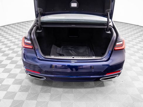 Certified 2022 BMW 750i xDrive w/ Luxury Rear Seating Package image 38