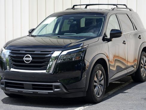 Used 2024 Nissan Pathfinder SV w/ SV Premium Package FWD image 45