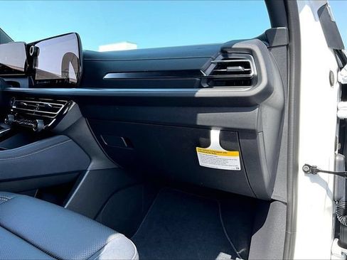 New 2026 Chevrolet Traverse LT w/ Driver Confidence Package AWD/4WD image 27