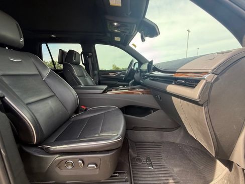 Certified 2024 Cadillac Escalade Premium Luxury w/ Performance Package AWD/4WD image 33