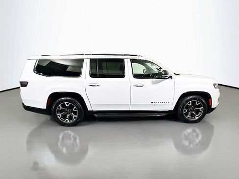 Used 2023 Jeep Wagoneer L Series III w/ Preferred Equipment Group image 8