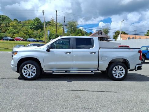 Used 2022 Chevrolet Silverado 1500 Custom image 3