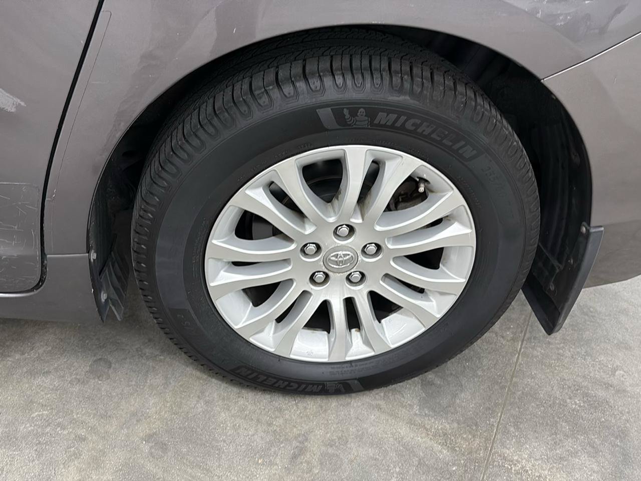 Used 2011 Toyota Sienna XLE w/ Premium Pkg FWD image 25