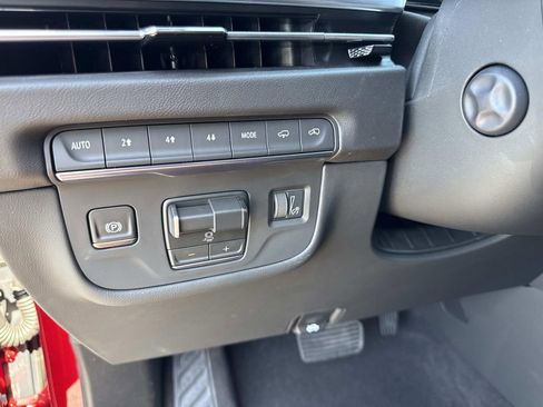 New 2026 Cadillac Escalade ESV Luxury AWD/4WD image 33