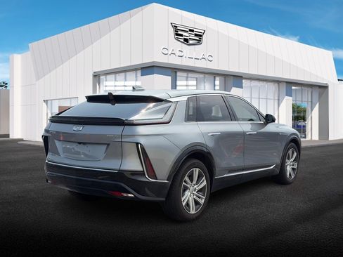 Used 2024 Cadillac Lyriq Tech AWD/4WD image 5