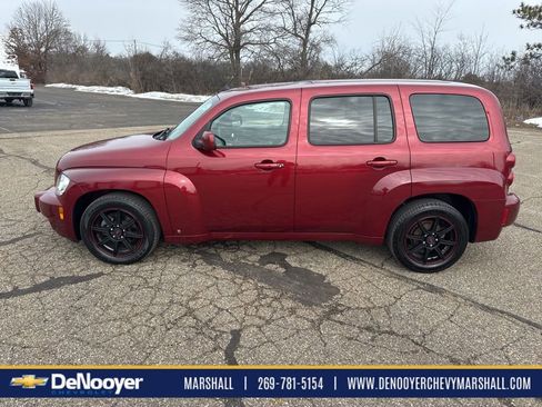 Used 2009 Chevrolet HHR LT image 2