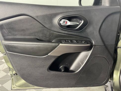 Used 2021 Jeep Cherokee Latitude Lux w/ Sun & Sound Group image 41