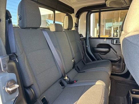 Used 2024 Jeep Gladiator Sport image 35