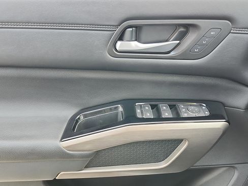 Used 2023 Nissan Pathfinder Platinum image 33