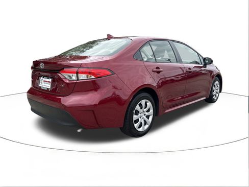 Used 2023 Toyota Corolla LE image 3