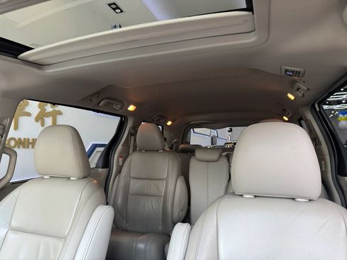 Used 2016 Toyota Sienna XLE w/ XLE Navigation Package FWD image 21