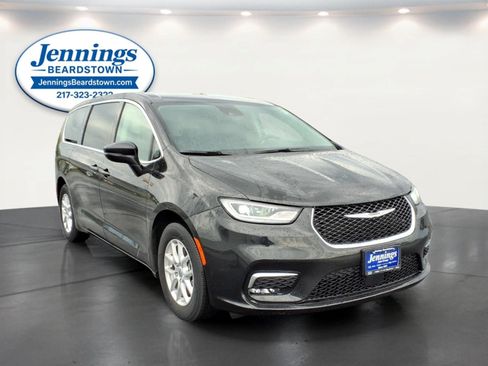 Used 2023 Chrysler Pacifica Touring-L FWD image 26