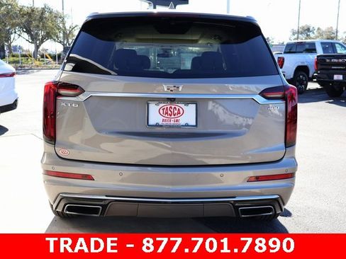 Used 2023 Cadillac XT6 Premium Luxury image 6