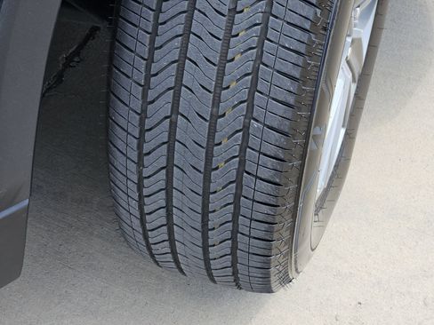 Certified 2023 Chevrolet Traverse LT FWD image 13