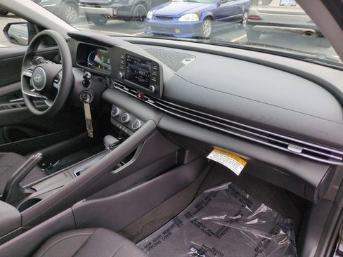 New 2026 Hyundai Elantra SE FWD image 42