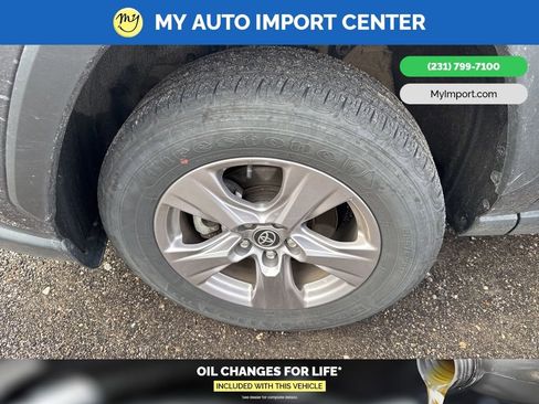 Used 2025 Toyota RAV4 XLE image 6