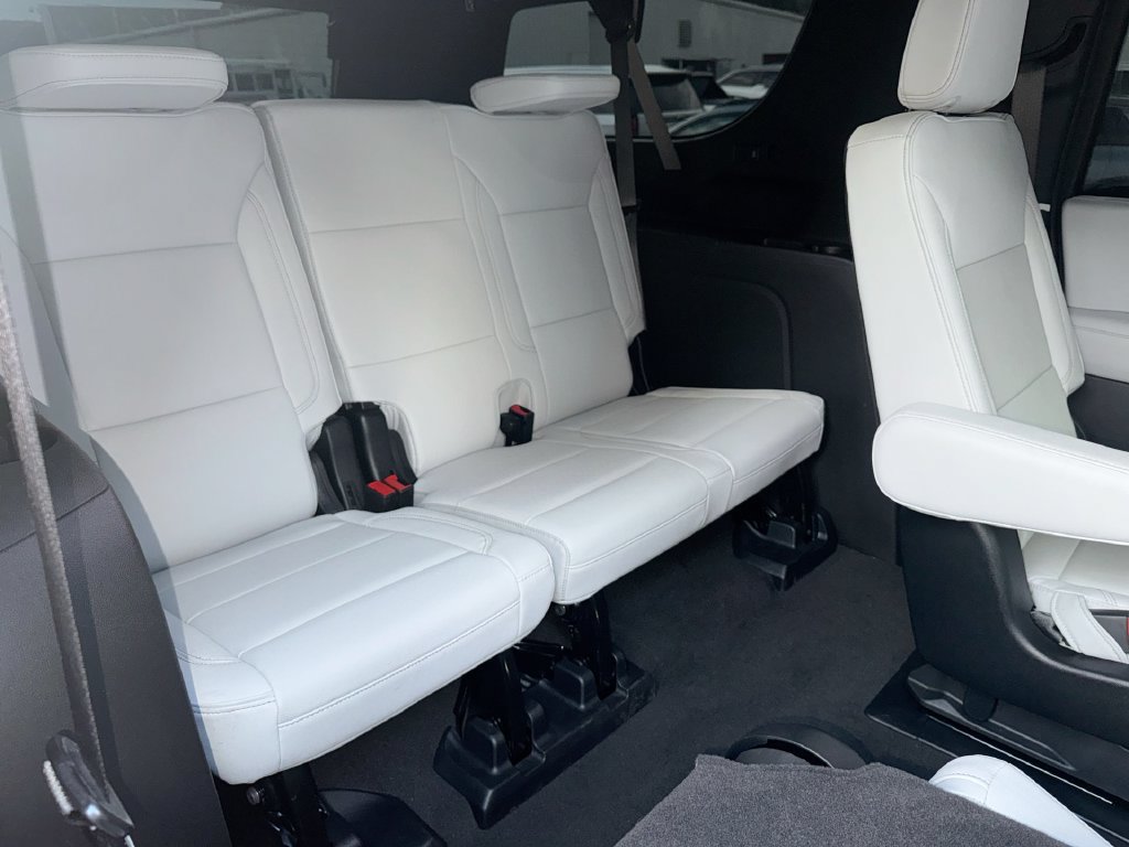 Used 2025 Chevrolet Suburban Premier RWD image 30