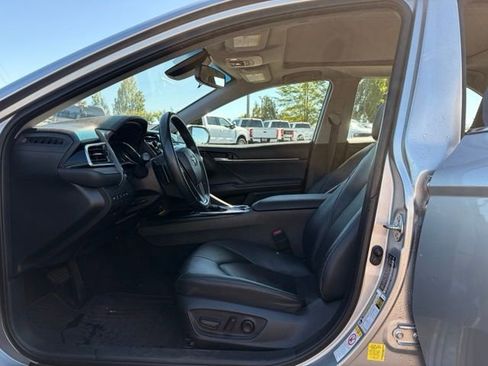 Used 2018 Toyota Camry XSE w/ Driver Assist Package FWD image 2
