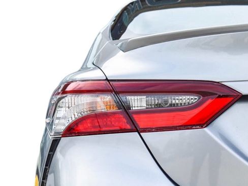 Used 2023 Toyota Camry SE image 7