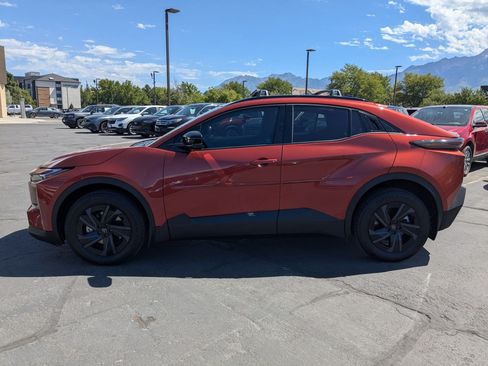Used 2026 Toyota C-HR AWD/4WD image 9