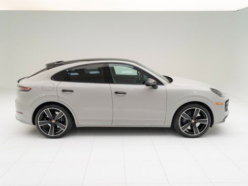 Certified 2022 Porsche Cayenne Turbo image 8