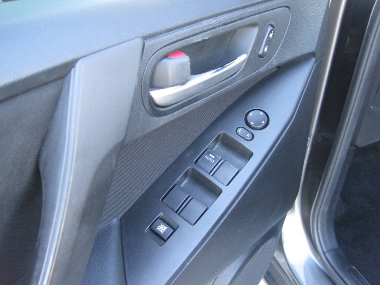 Used 2013 MAZDA MAZDA3 i Touring FWD image 21